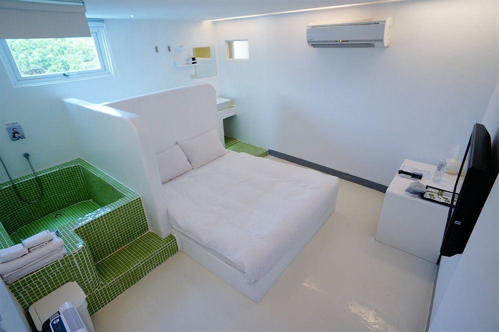 Kenting The House Bed and Breakfast Shanjiao Exteriör bild